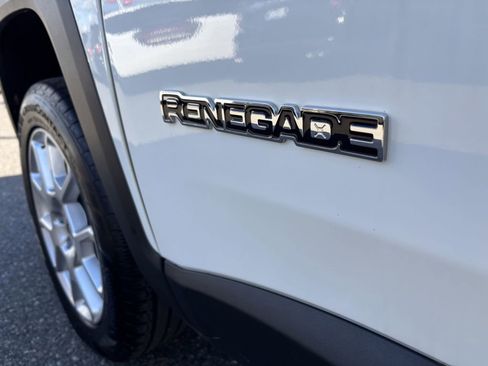 Used 2023 Jeep Renegade Latitude image 11