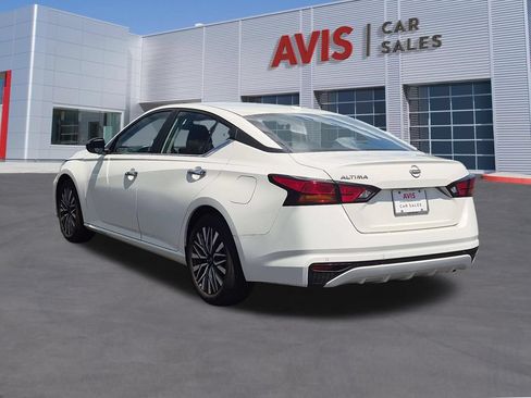 Used 2025 Nissan Altima 2.5 SV FWD image 9