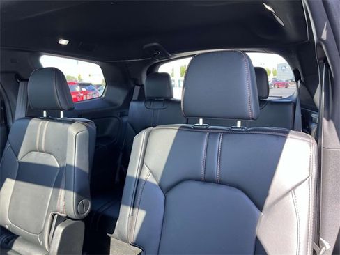 Used 2025 Honda Pilot TrailSport image 29