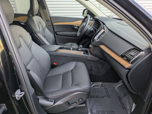 Certified 2023 Volvo XC90 T8 Plus w/ Protection Package Premier image 33