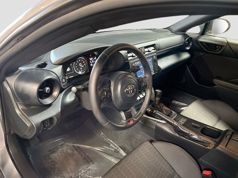 Used 2025 Toyota GR86 w/ ALL Weather Mat Package (TMS) RWD image 9