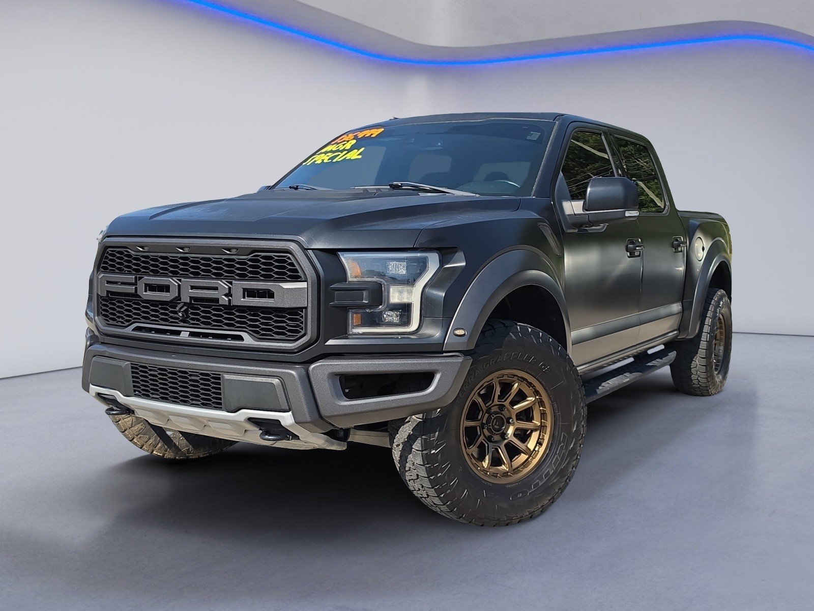 Used 2018 Ford F150 Raptor w/ Equipment Group 802A Luxury AWD/4WD image 2