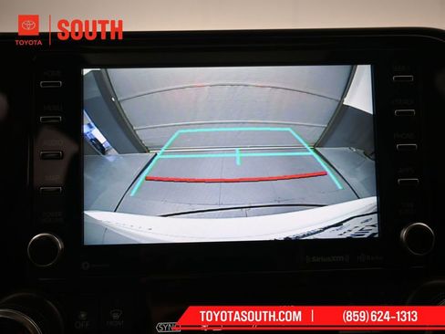 Used 2022 Toyota Highlander XLE image 17