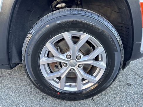 Used 2022 Jeep Grand Cherokee L Limited image 2