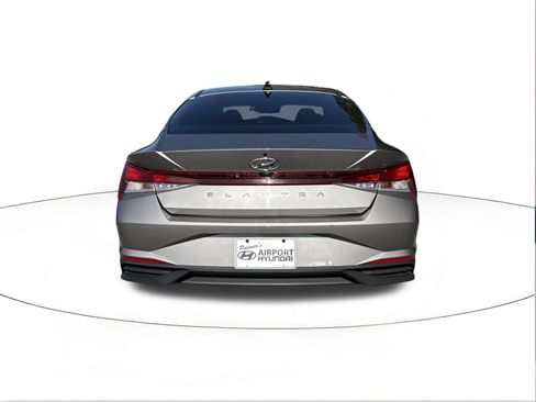 Certified 2022 Hyundai Elantra SEL image 4