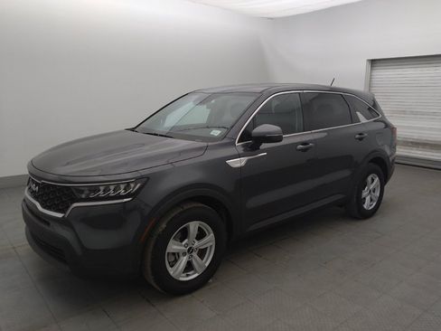 Used 2023 Kia Sorento LX FWD image 2
