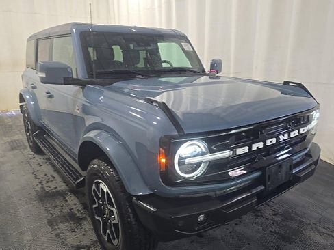 Used 2025 Ford Bronco Outer Banks AWD/4WD image 3