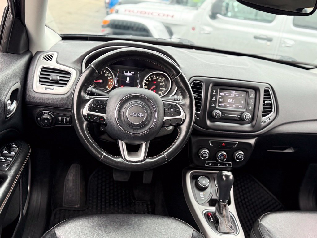 Used 2018 Jeep Compass Latitude w/ Cold Weather Group AWD/4WD image 4