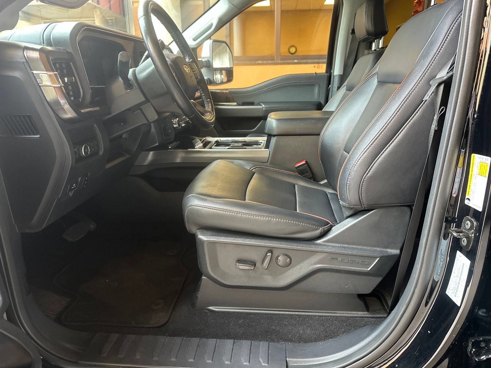Used 2025 Ford F350 Lariat w/ Chrome Package AWD/4WD image 3