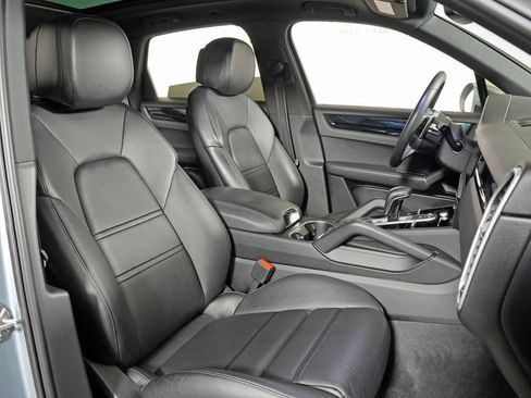 Certified 2023 Porsche Cayenne AWD/4WD image 41