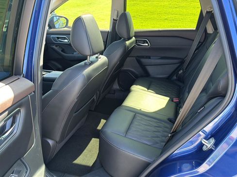 Used 2023 Nissan Rogue Platinum AWD/4WD image 11