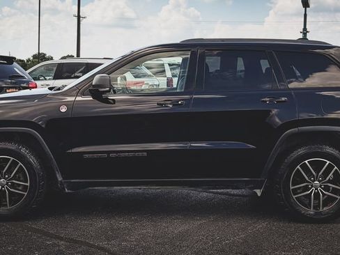 Used 2017 Jeep Grand Cherokee Trailhawk AWD/4WD image 8