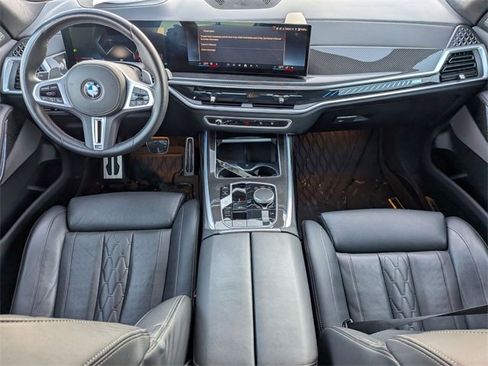 Used 2025 BMW X7 M60i w/ Climate Comfort Package image 29