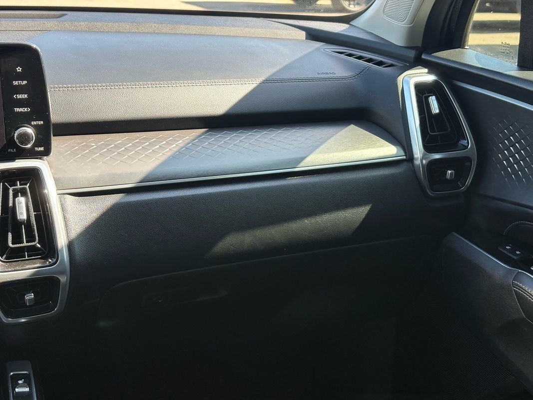 Used 2023 Kia Sorento SX AWD/4WD image 13