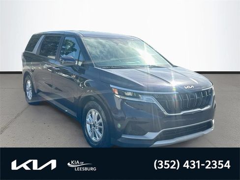 Used 2023 Kia Carnival LX FWD image 1