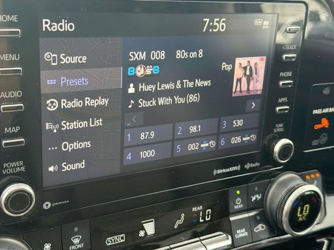 Used 2022 Toyota Highlander XLE FWD image 17