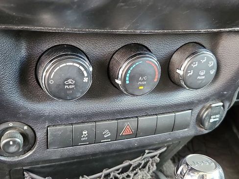 Used 2014 Jeep Wrangler Sport w/ Quick Order Package 24S AWD/4WD image 13