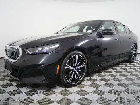 Used 2024 BMW 540i xDrive w/ Executive Package AWD/4WD image 7