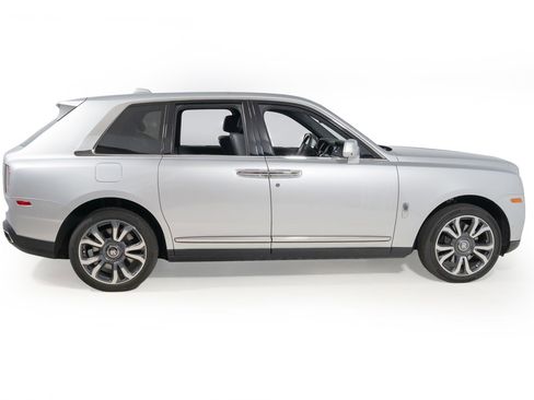 Used 2023 Rolls-Royce Cullinan AWD/4WD image 10