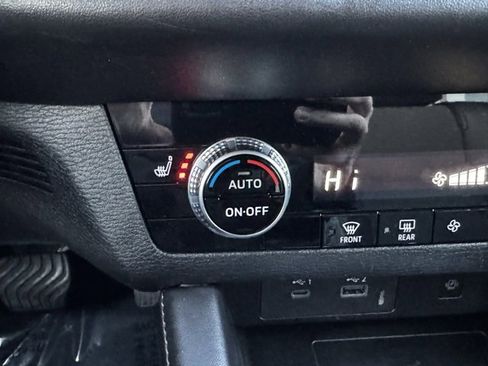 Used 2024 Mitsubishi Outlander SE image 13