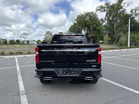Used 2021 Chevrolet Silverado 1500 High Country w/ Technology Package AWD/4WD image 4