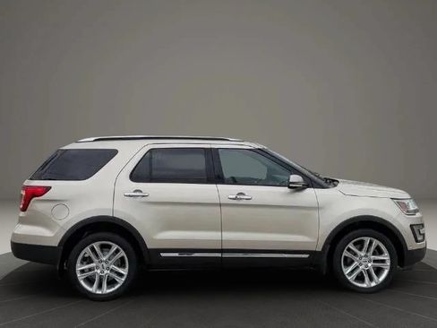 Used 2017 Ford Explorer Limited w/ Equipment Group 301A AWD/4WD image 8