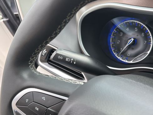 Used 2023 Chrysler Voyager LX FWD image 18