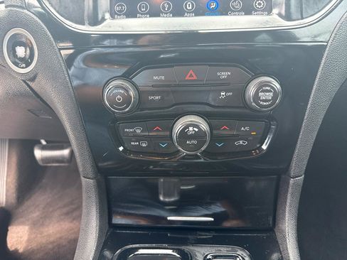 Used 2018 Chrysler 300 S RWD image 20