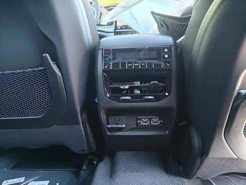 New 2025 Jeep Grand Cherokee L Limited w/ Luxury Tech Group II RWD image 35