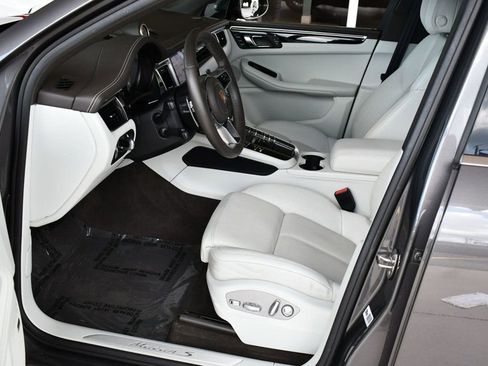 Used 2017 Porsche Macan S image 42