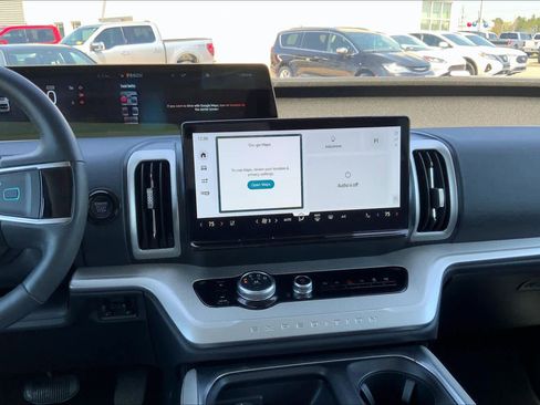 Used 2025 Ford Expedition Active image 7