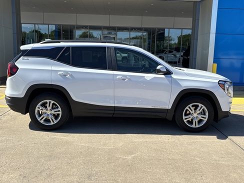 Used 2023 GMC Terrain SLE w/ Driver Convenience Package AWD/4WD image 2