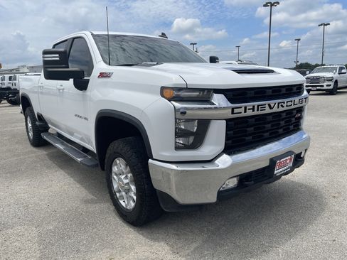 Used 2023 Chevrolet Silverado 2500 LT w/ Convenience Package AWD/4WD image 2