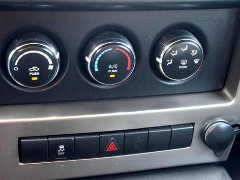 Used 2012 Jeep Liberty Sport image 39