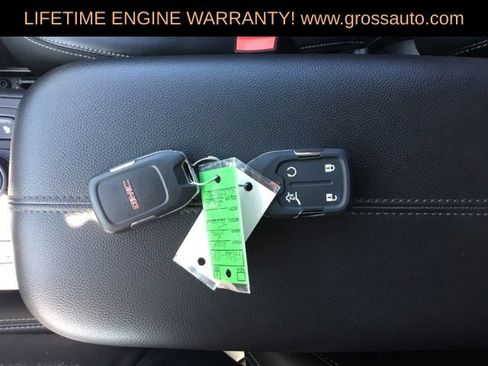 Used 2024 GMC Terrain SLT AWD/4WD image 19