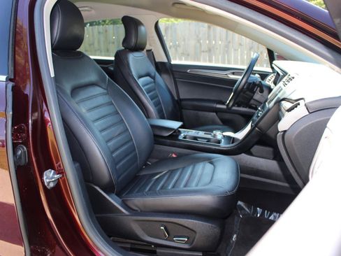 Used 2017 Ford Fusion SE w/ Fusion SE Technology Package FWD image 38