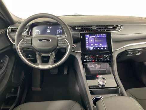 New 2025 Jeep Grand Cherokee Laredo X image 9