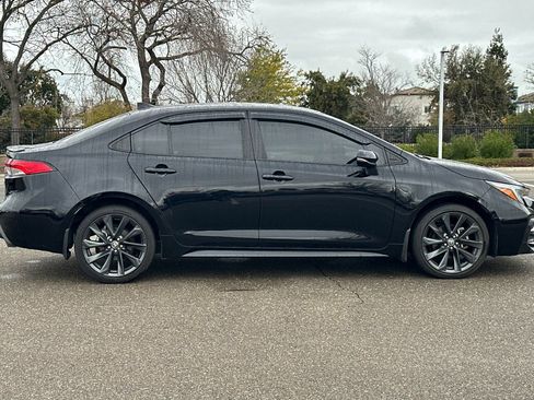 Used 2024 Toyota Corolla SE image 3