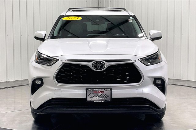 Used 2023 Toyota Highlander XLE AWD/4WD image 2