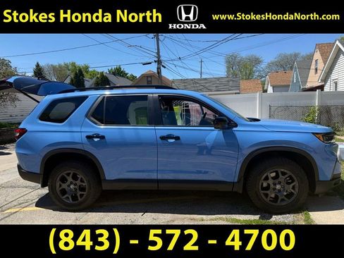 Used 2025 Honda Pilot TrailSport image 2