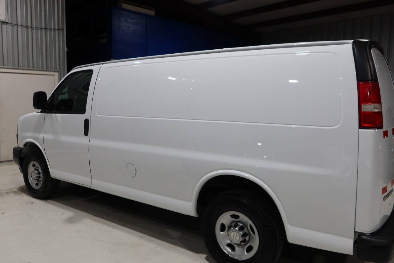 Used 2021 Chevrolet Express 2500 RWD image 2