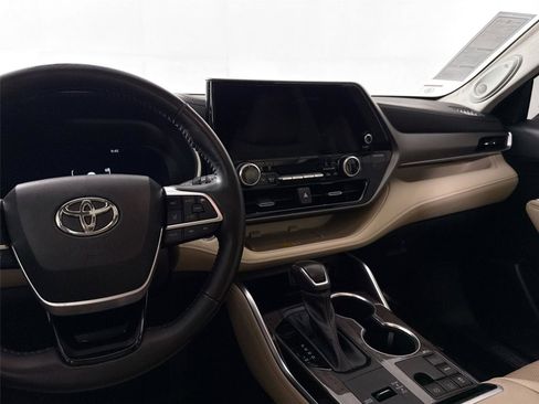 Used 2023 Toyota Highlander Limited image 31