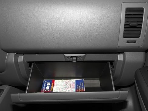 Used 2016 Nissan NV 2500 SV image 17