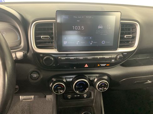 Used 2024 Hyundai Venue SEL FWD image 25