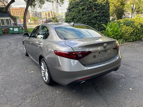 Used 2019 Alfa Romeo Giulia AWD image 4