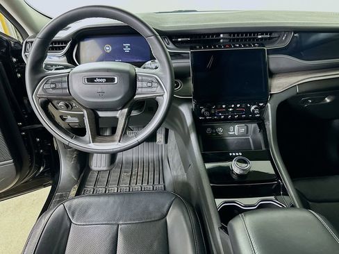 Used 2023 Jeep Grand Cherokee L Limited w/ Luxury Tech Group II image 18