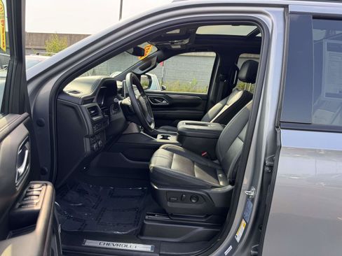 Used 2023 Chevrolet Suburban RST w/ Sport Performance Package AWD/4WD image 19