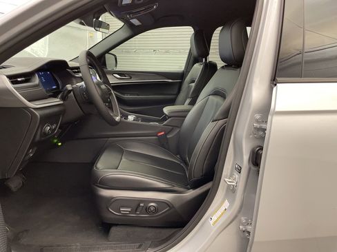 New 2025 Jeep Grand Cherokee Limited image 17