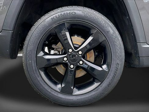 Used 2023 Jeep Grand Cherokee Altitude AWD/4WD image 36