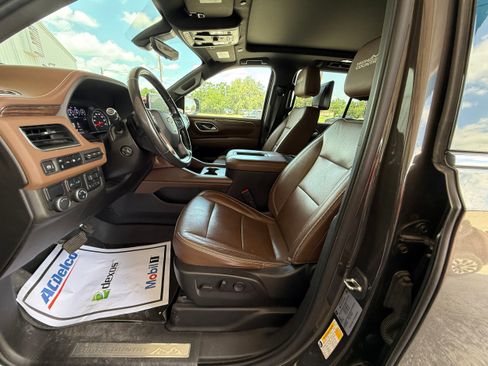 Used 2021 Chevrolet Tahoe High Country w/ Premium Package image 16